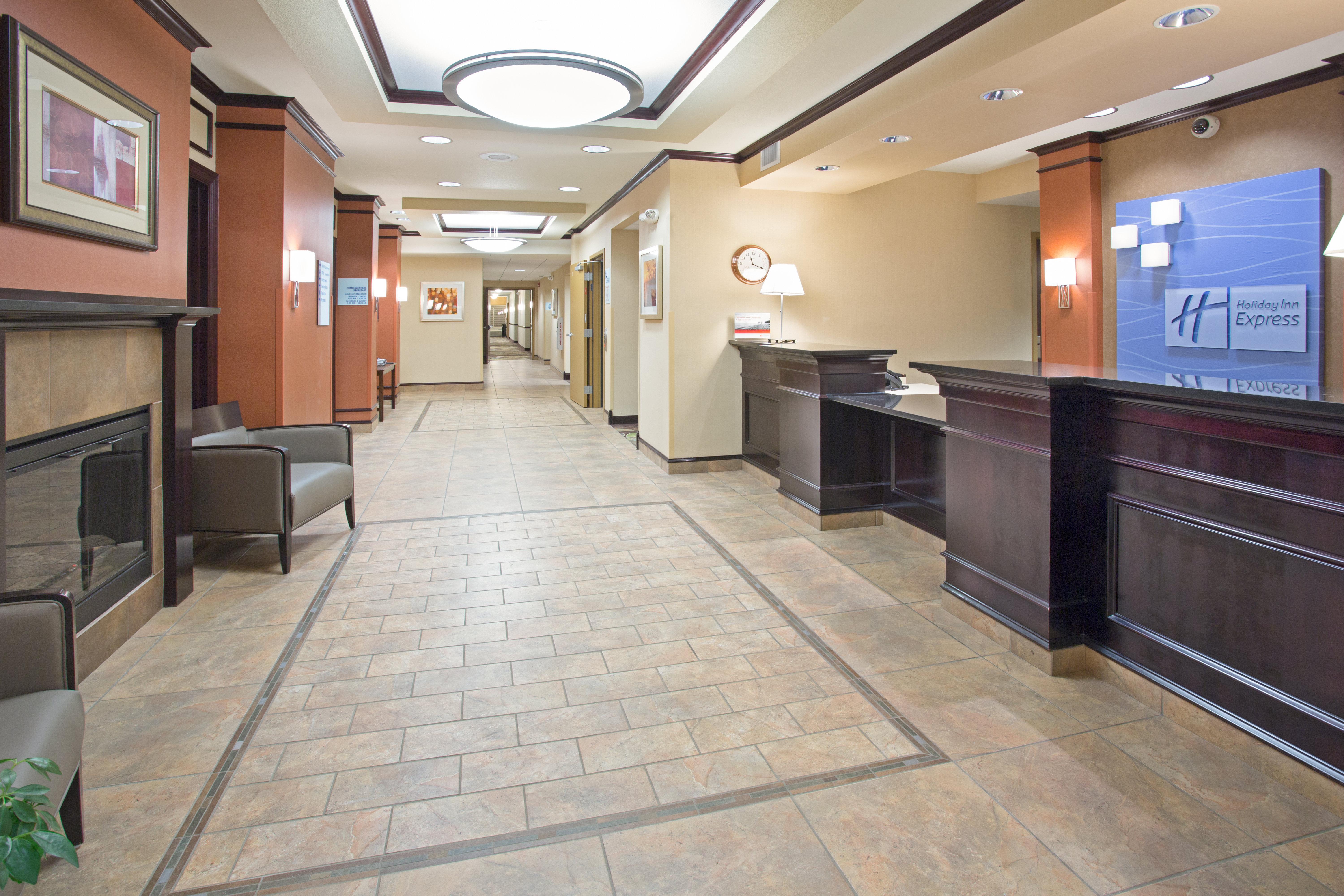 Holiday Inn Express Hotel & Suites Minot South By Ihg מראה חיצוני תמונה