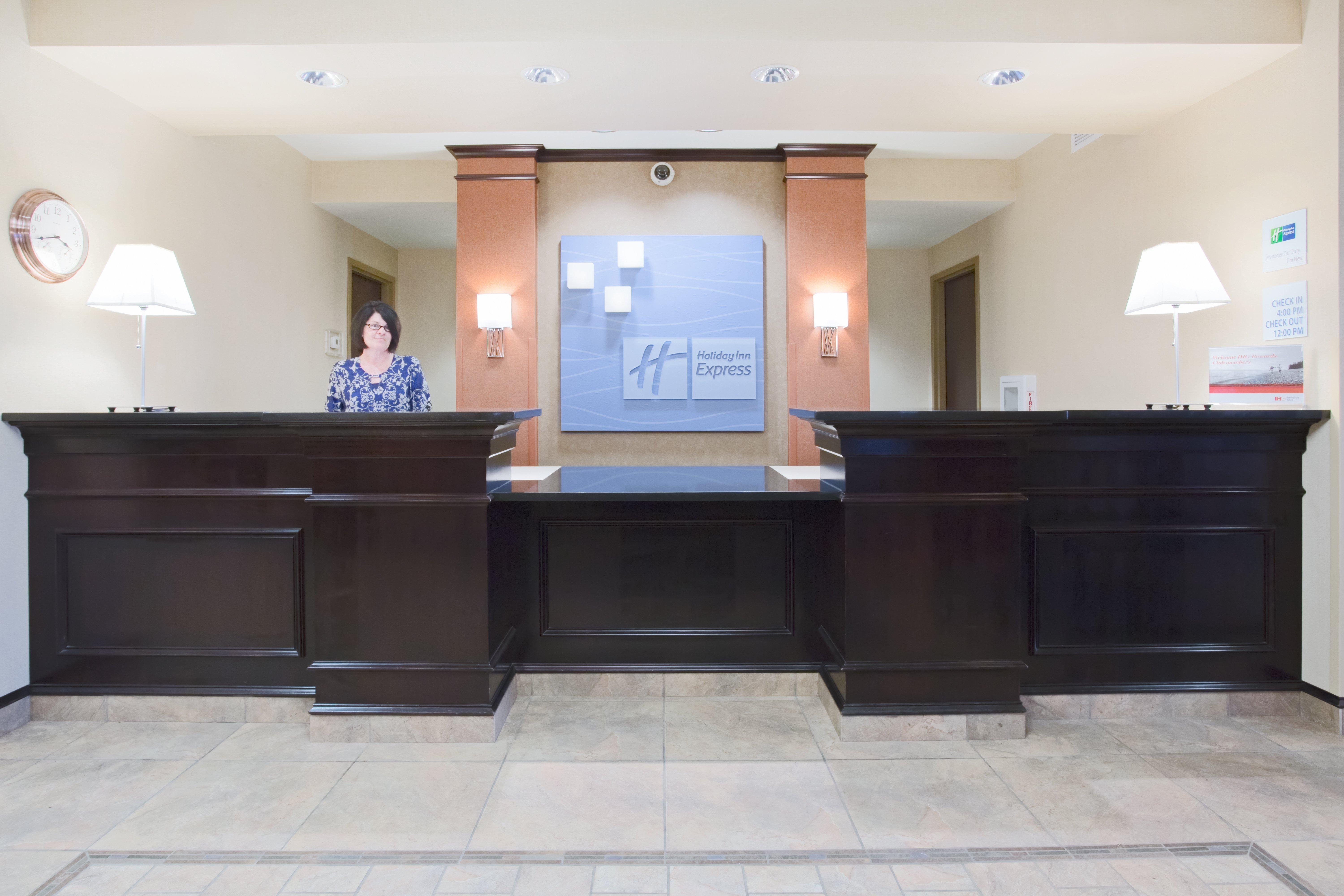 Holiday Inn Express Hotel & Suites Minot South By Ihg מראה חיצוני תמונה