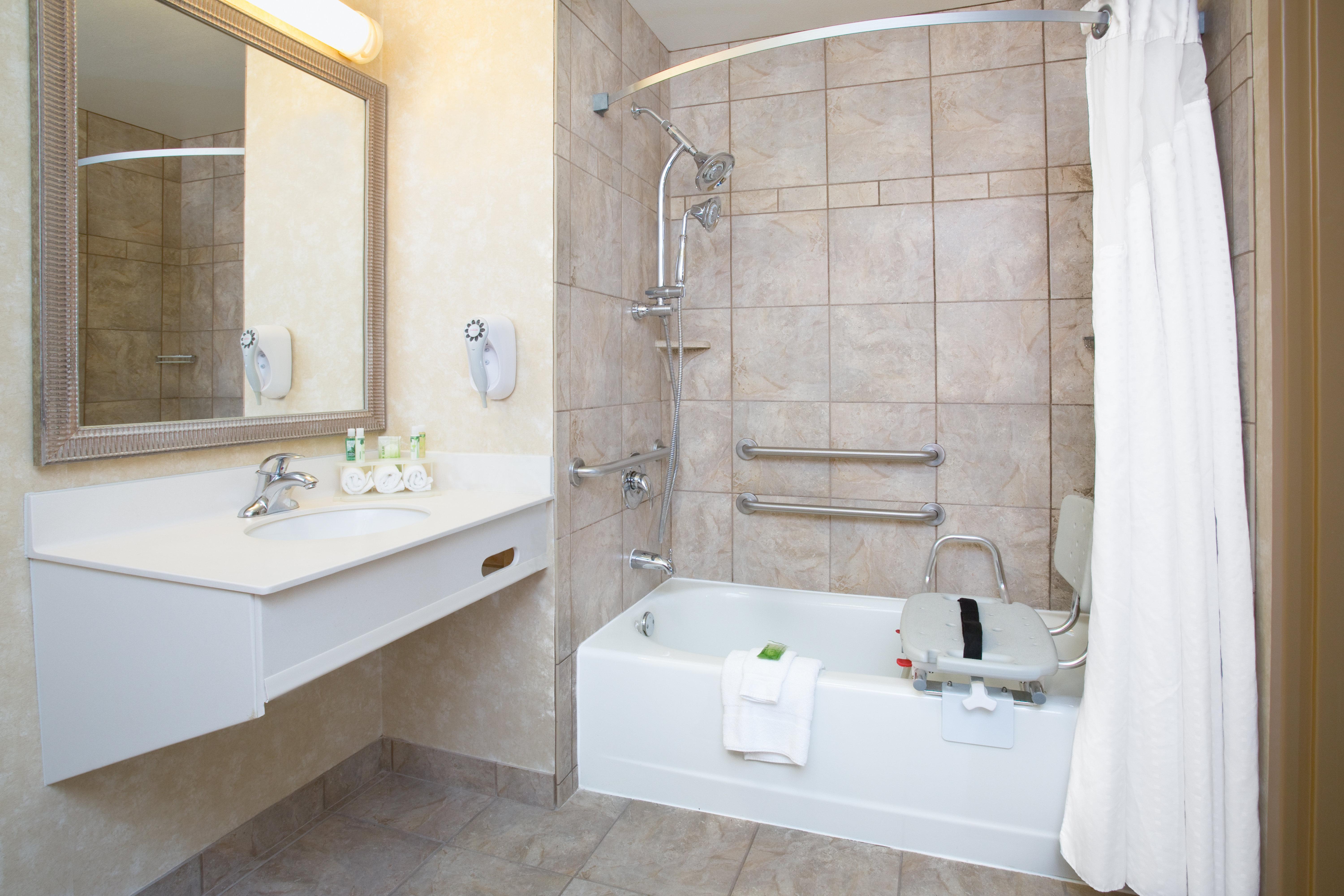 Holiday Inn Express Hotel & Suites Minot South By Ihg מראה חיצוני תמונה