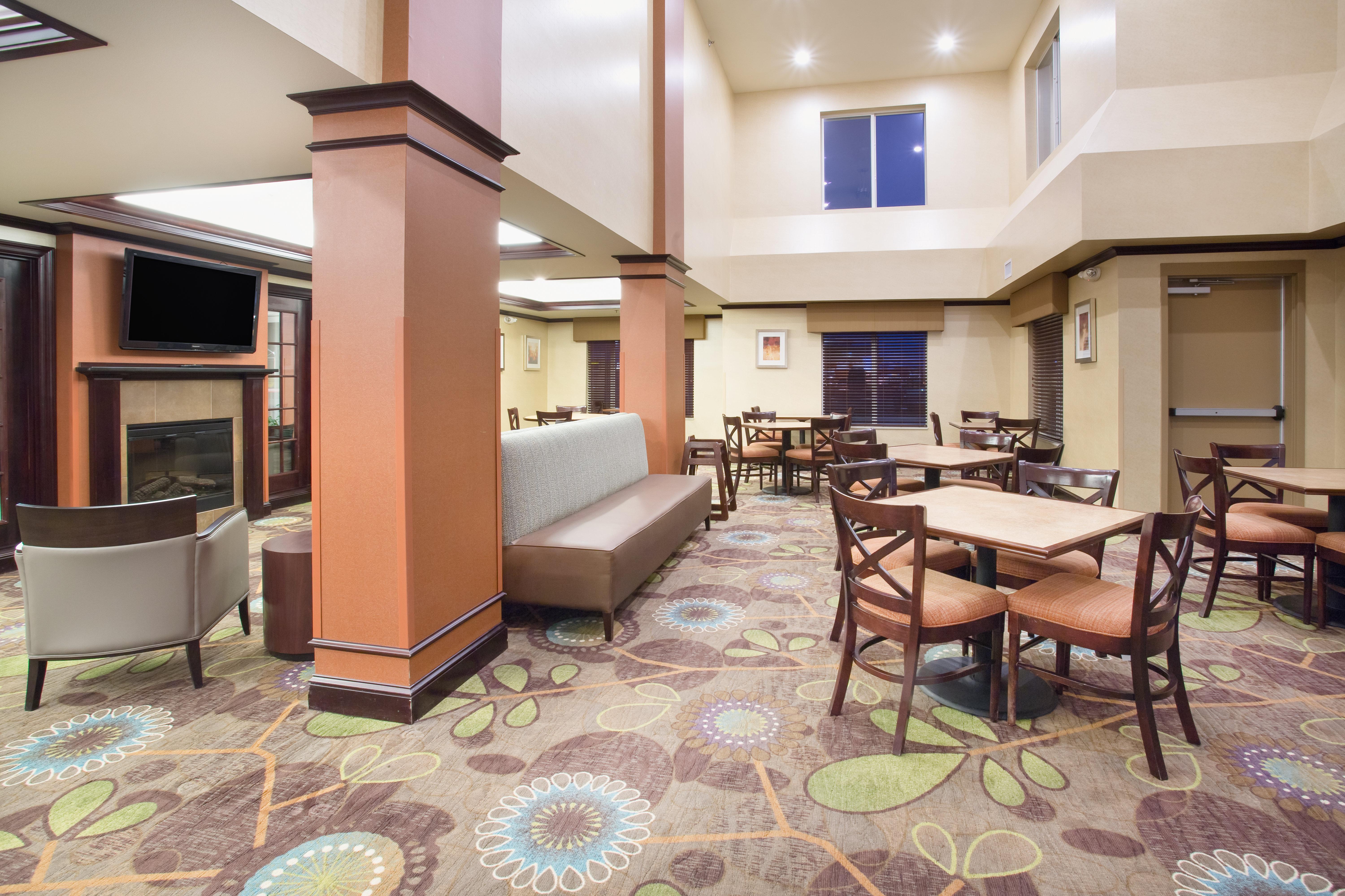 Holiday Inn Express Hotel & Suites Minot South By Ihg מראה חיצוני תמונה